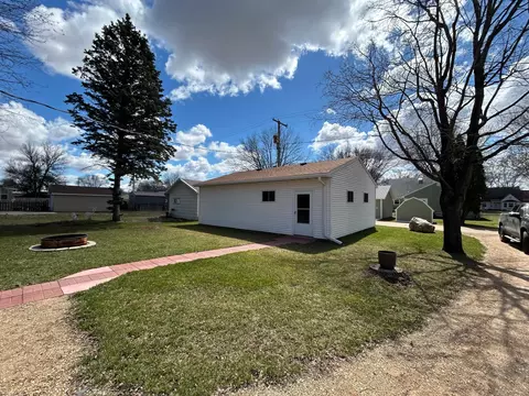 Exterior - 328 E Schlieman Ave, Appleton, MN 56208 photo 3 of 10