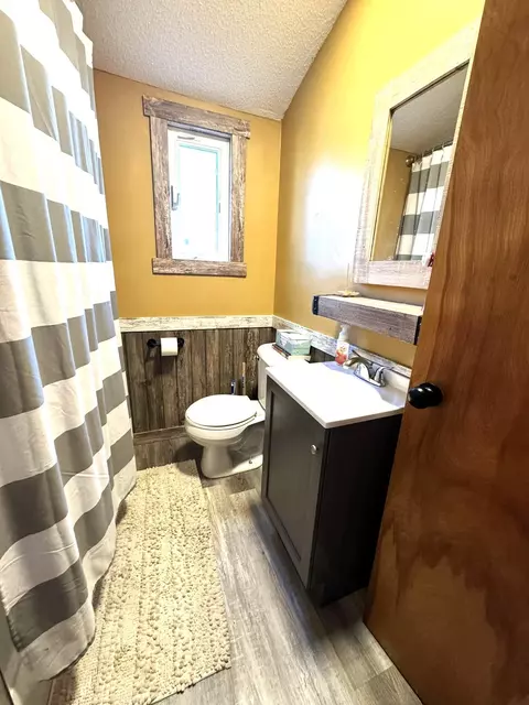 Bath - 209 S 7th St, Olivia, MN 56277 photo 1 of 3