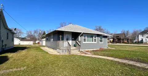 135 N Munsterman St, Appleton, MN 56208