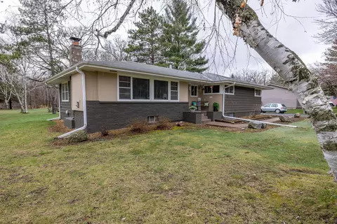 731 West St, Taylors Falls, MN 55084