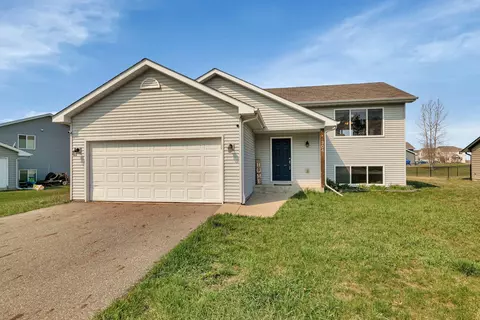 304 13th St NE, Milaca, MN 56353