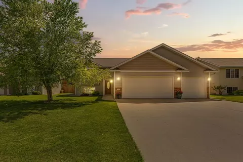 121 Timberwolf Ct, Mankato, MN 56001