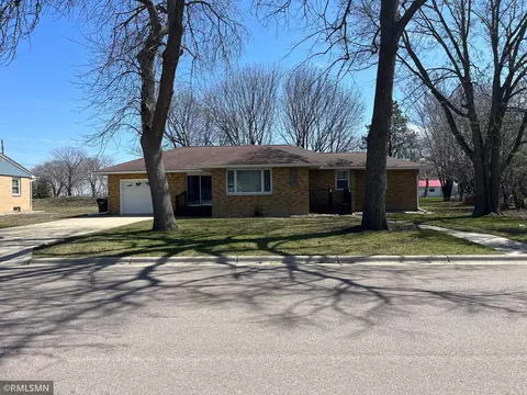 331 NE 2nd St, Buffalo Lake, MN 55314