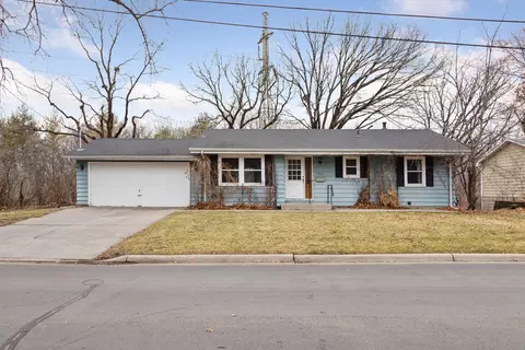 2555 Kewanee Way, Golden Valley, MN 55422