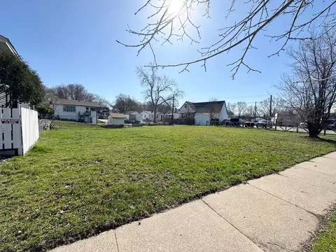 900 Hazel St N, Saint Paul, MN 55119