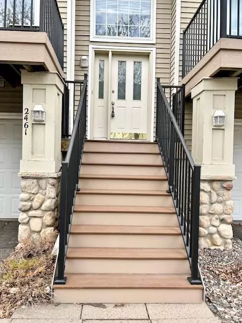 2461 Eagle Trace Ln, Woodbury, MN 55129