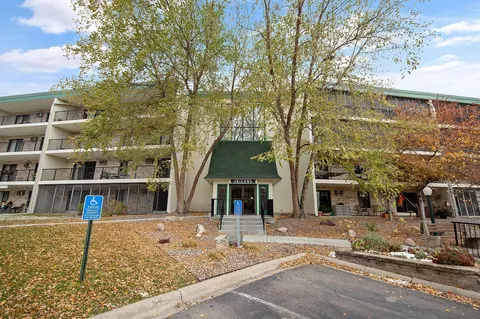 10511 Cedar Lake Rd #418, Minnetonka, MN 55305
