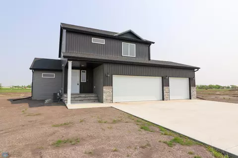 1530 Prairie Ln, Wahpeton, ND 58075