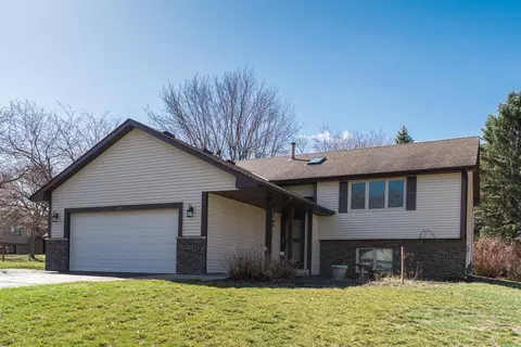 712 N Hay Lake Rd, Eagan, MN 55123