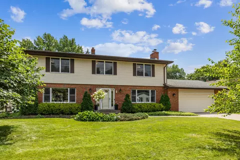 1270 Belmont Ln W, Roseville, MN 55113