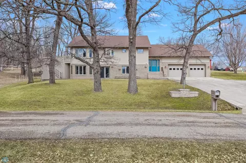 405 Edgewood Ct, Walhalla, ND 58282 photo 2