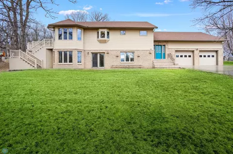 405 Edgewood Ct, Walhalla, ND 58282