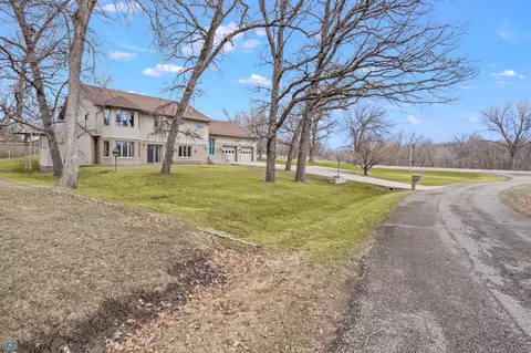 405 Edgewood Ct, Walhalla, ND 58282 photo 3