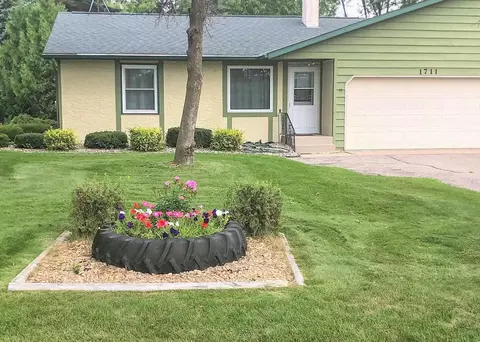 1711 S Oak Knoll Dr NE, Alexandria, MN 56308