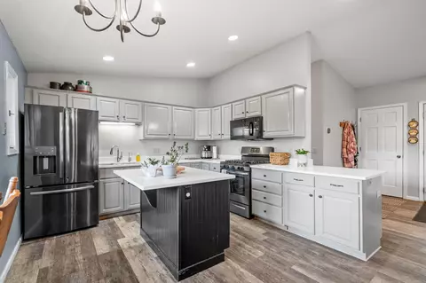 2933 Dickens Ln, Mound, MN 55364