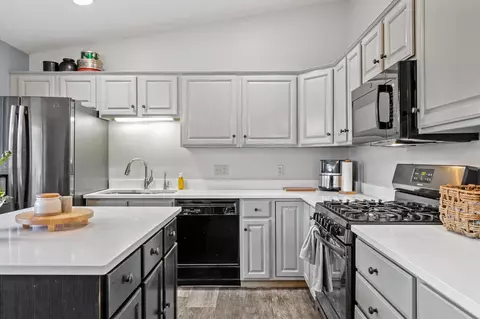 Kitchen - 2933 Dickens Ln, Mound, MN 55364 photo 3 of 4
