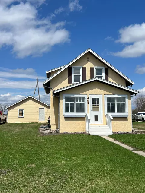 403 3rd St NW, Roseau, MN 56751