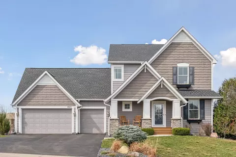 8910 Highview Ct, Victoria, MN 55386