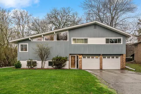 3079 Churchill St, Roseville, MN 55113