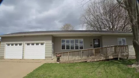 207 2nd Ave SE, Altura, MN 55910