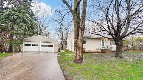 1737 Mcmenemy St, Maplewood, MN 55117