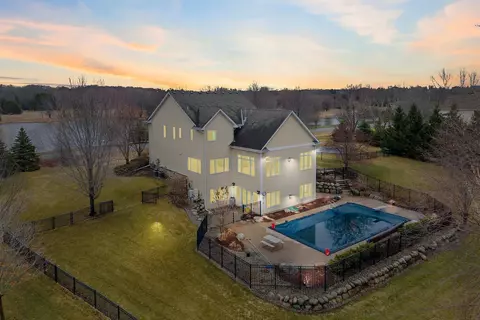 11 Bayhill Rd, Dellwood, MN 55110