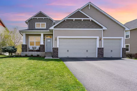 1874 Green Ash Dr, Carver, MN 55315