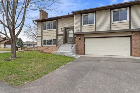 3190 Leyland Trl, Woodbury, MN 55125