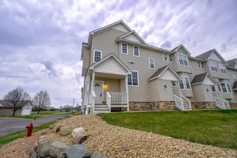 2432 Foxglove Cir, Hudson, WI 54016