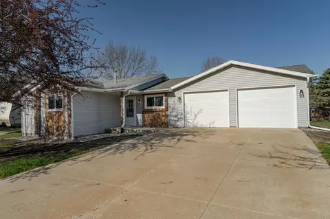719 Madison Ave SW, Eyota, MN 55934