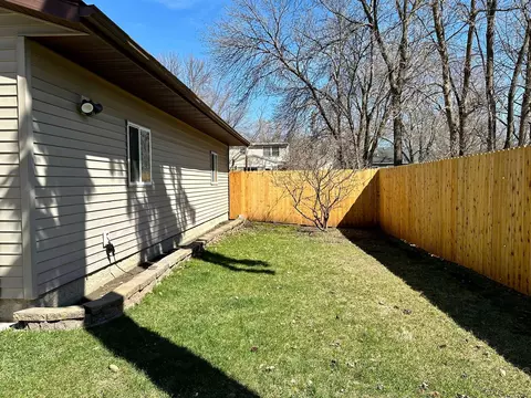 Exterior - 809 5th St SE, Willmar, MN 56201 photo 6 of 10