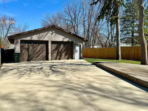 Exterior - 809 5th St SE, Willmar, MN 56201 photo 4 of 10