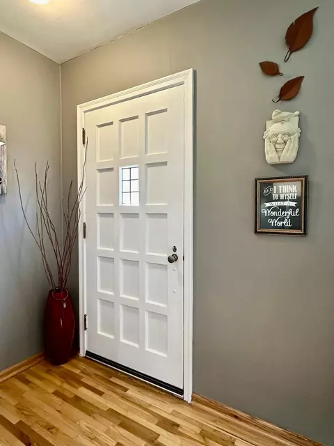 Entry Way - 809 5th St SE, Willmar, MN 56201 photo 1 of 2