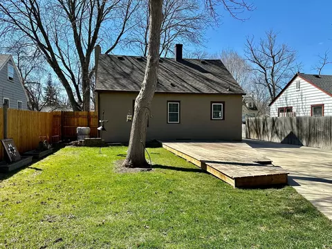 Exterior - 809 5th St SE, Willmar, MN 56201 photo 5 of 10