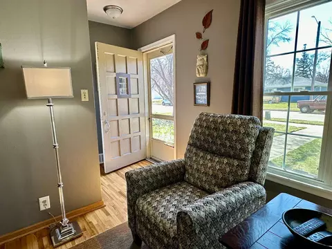 Living - 809 5th St SE, Willmar, MN 56201 photo 2 of 4