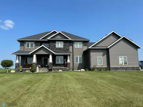 6984 14th St S, Moorhead, MN 56560