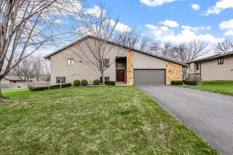 6630 Countryside Dr, Eden Prairie, MN 55346