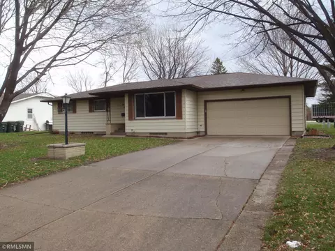 895 Lynn Rd SW, Hutchinson, MN 55350