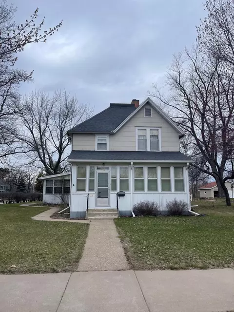 514 2nd St SE, Little Falls, MN 56345