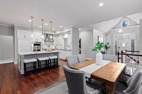 915 Coventry Pl, Edina, MN 55435