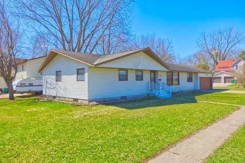 Exterior - 420 16th St E, Glencoe, MN 55336 photo 3 of 4