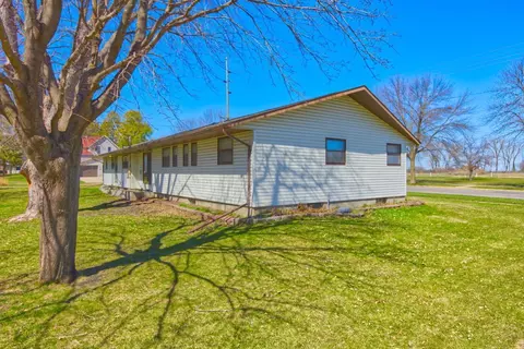 Exterior - 420 16th St E, Glencoe, MN 55336 photo 4 of 4