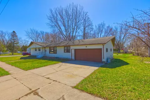 Exterior - 420 16th St E, Glencoe, MN 55336 photo 2 of 4