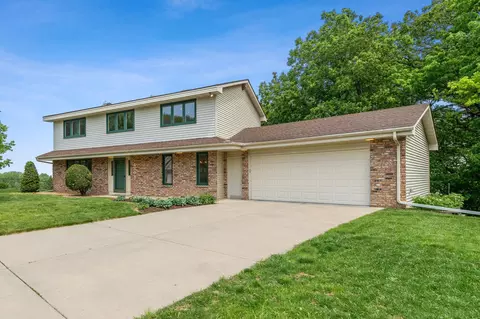 4301 College Heights Cir, Bloomington, MN 55437