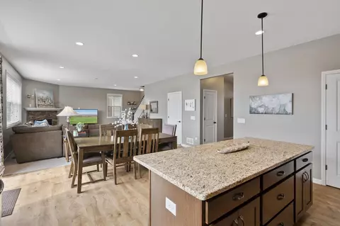 15245 Eagle Bay Way, Apple Valley, MN 55124 photo 9