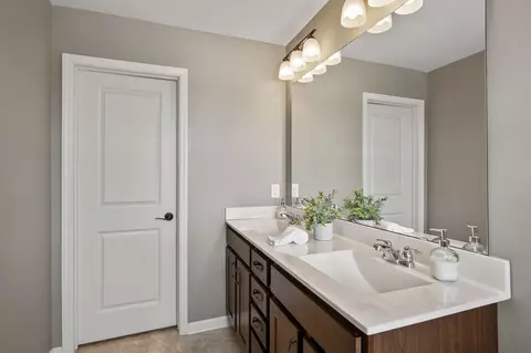 15245 Eagle Bay Way, Apple Valley, MN 55124 photo 18
