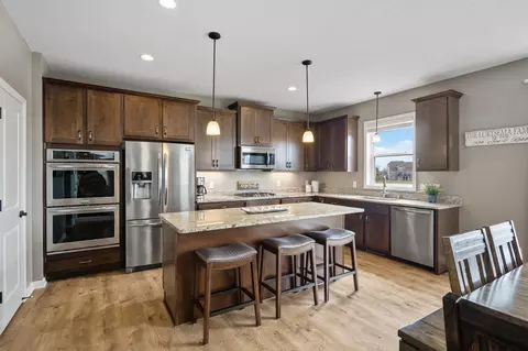 15245 Eagle Bay Way, Apple Valley, MN 55124 photo 6
