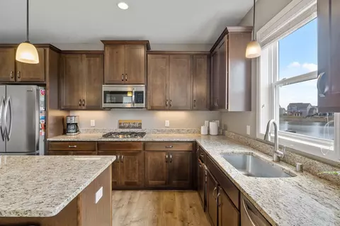 15245 Eagle Bay Way, Apple Valley, MN 55124 photo 8