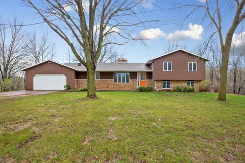 50 Valley Ridge Ct, Mankato, MN 56001