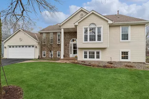 6540 Devonshire Dr, Chanhassen, MN 55317